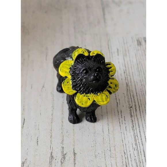 Mini Black Dog sunflower hat costume toy figure - Picture 1 of 5